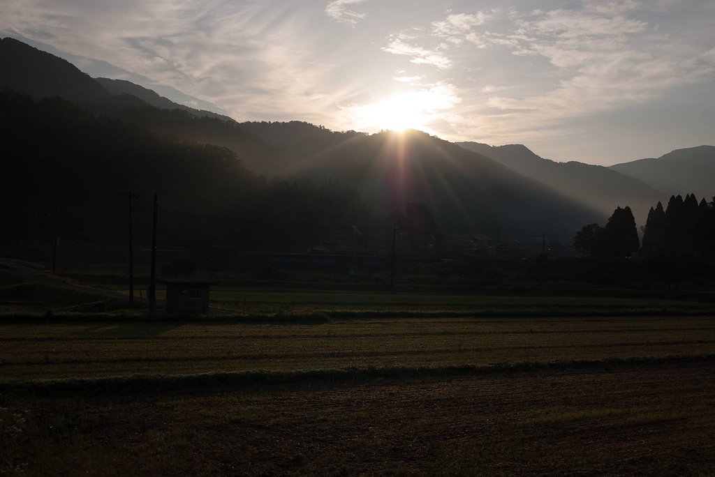 梅雨の朝日の出。