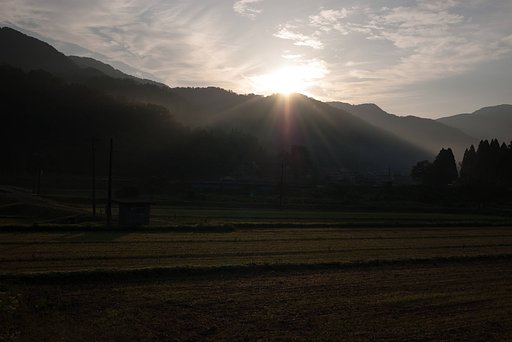 梅雨の朝日の出。