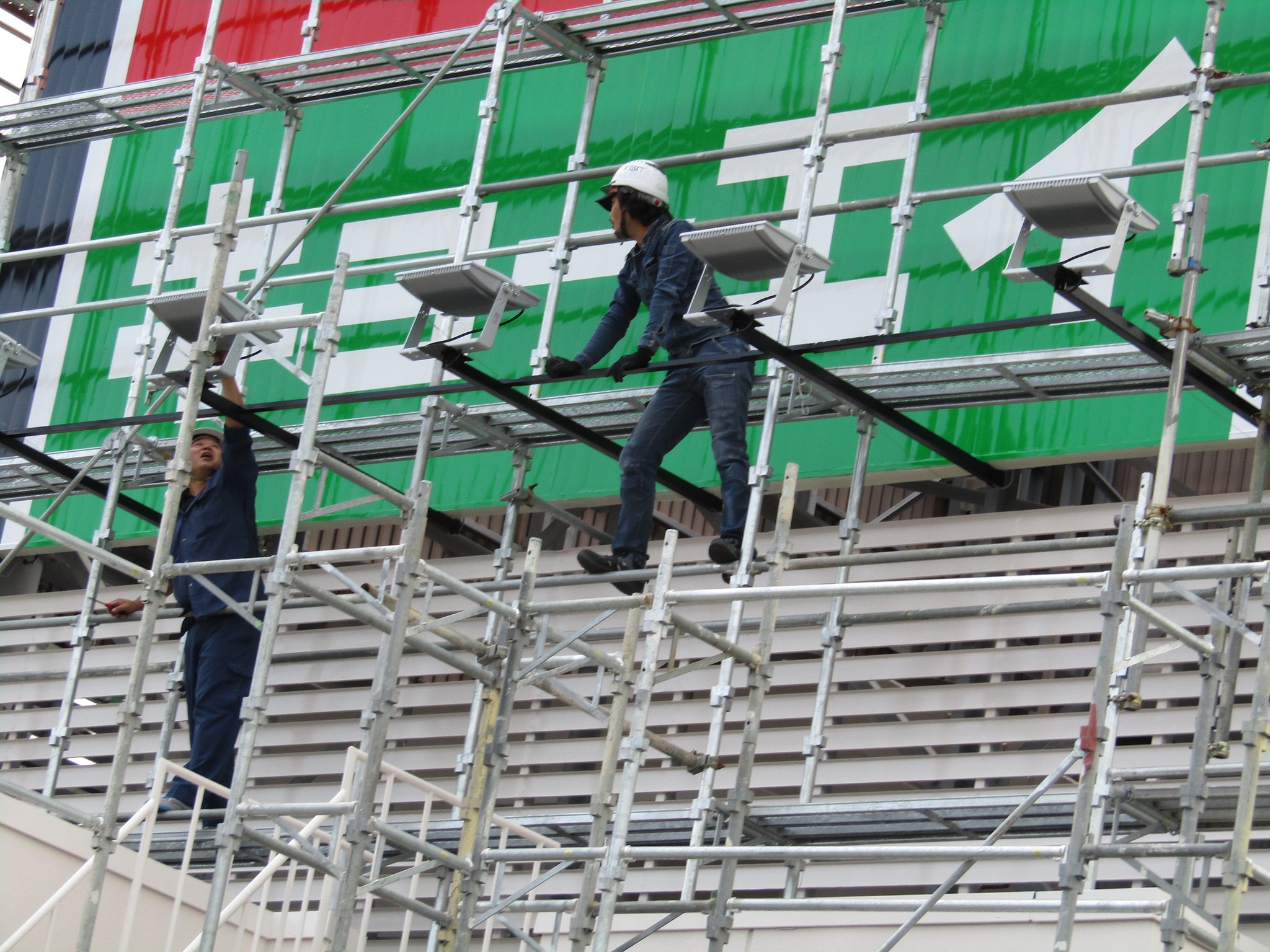 とび職に若い後見人が活躍　頼もしいです