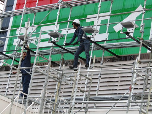 とび職に若い後見人が活躍　頼もしいです