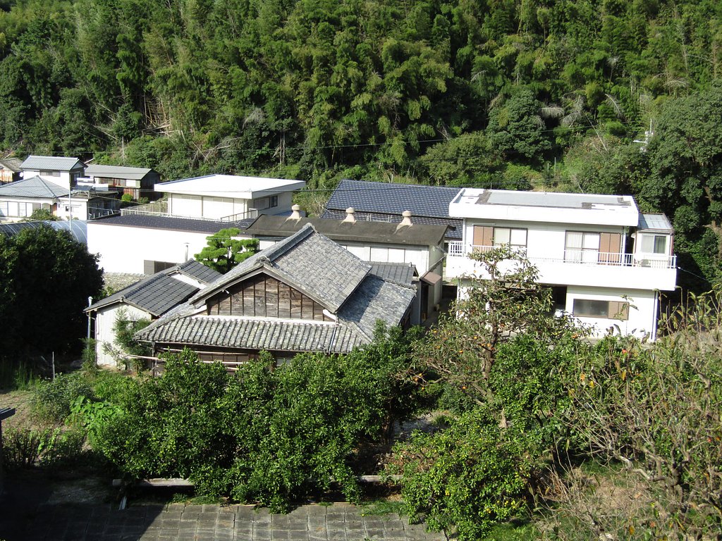 山あいの民家は案外豪華なんです