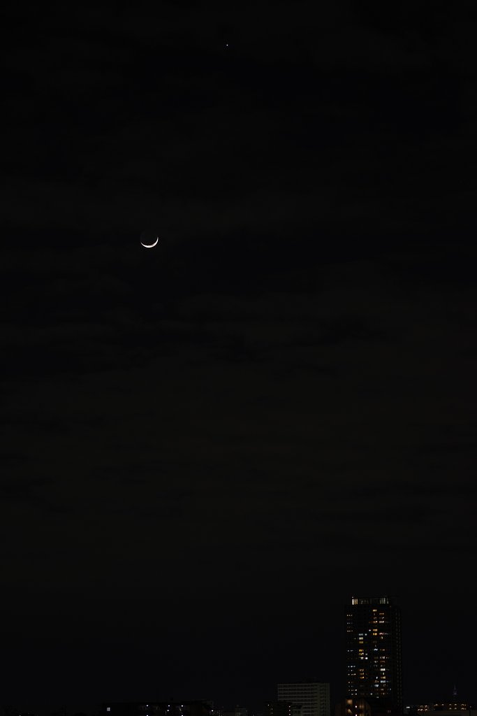 三日月と金星