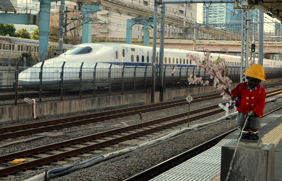 朝の浜松町駅風景