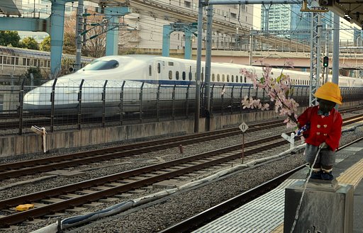 朝の浜松町駅風景