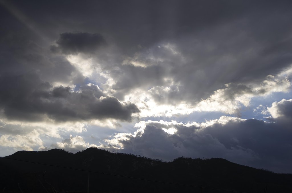 雲の破れから！