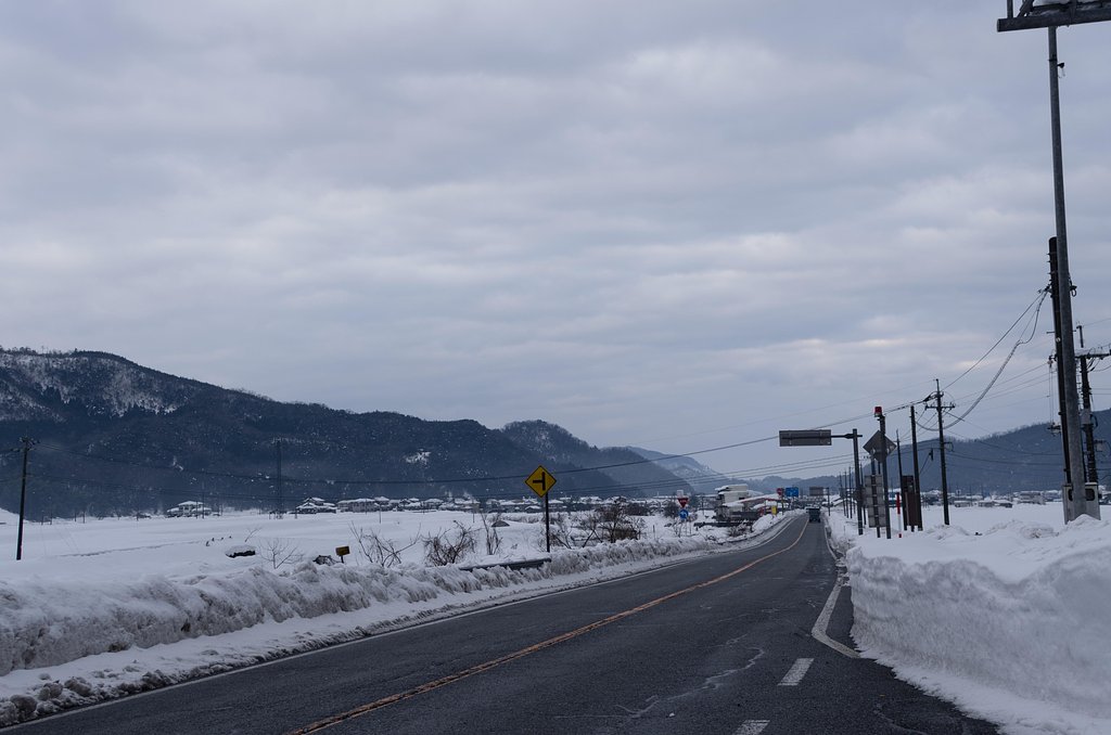 雪国の国道。