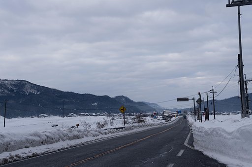 雪国の国道。