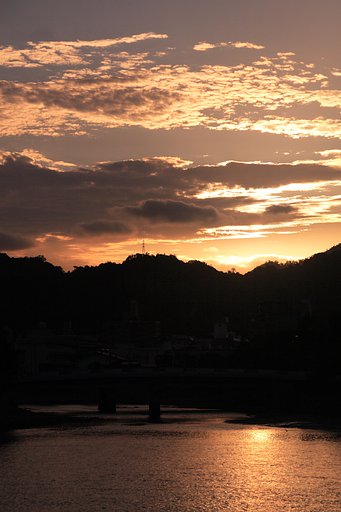 夕焼け空高く