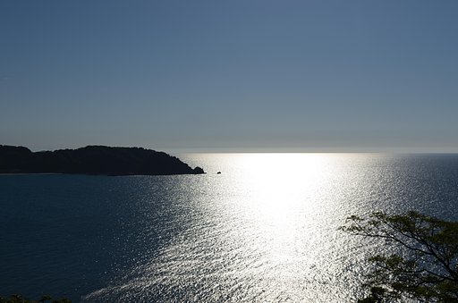 真っ青な海