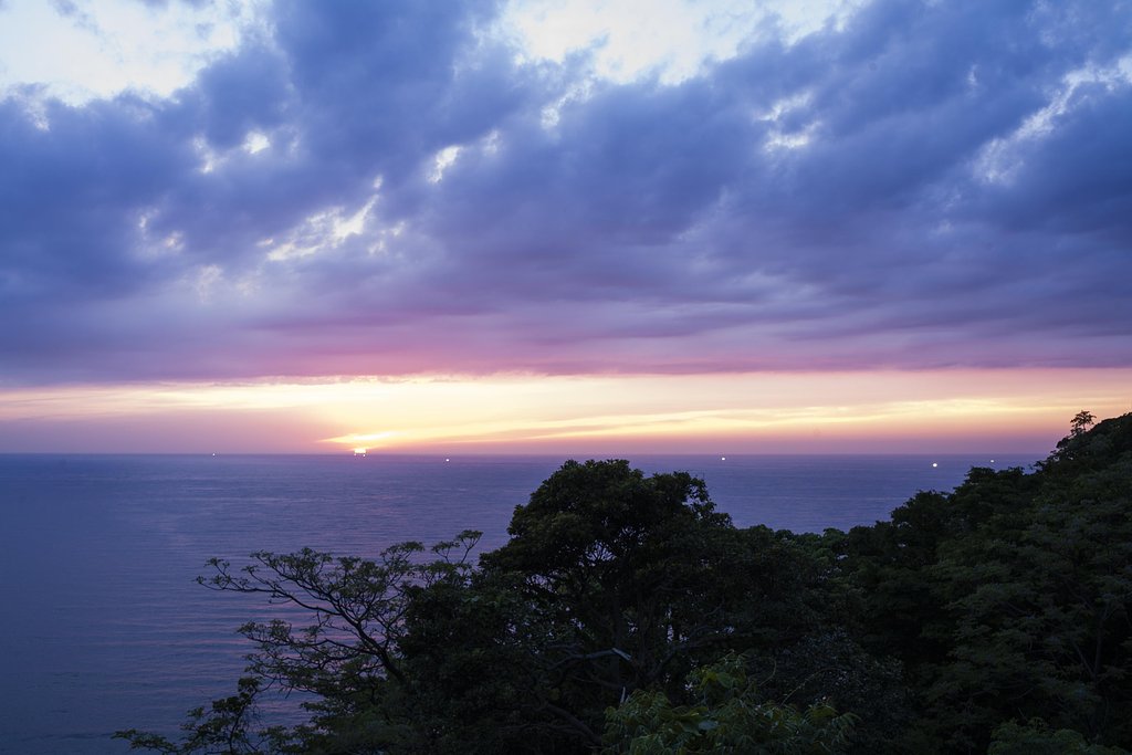 水平線に日没