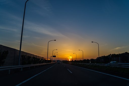 夜明けのハイウェイ
