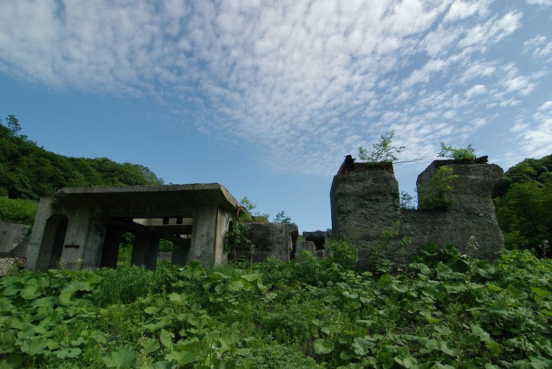 廃墟のシルエット