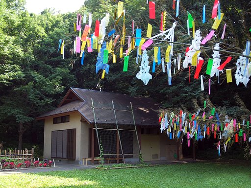 七夕飾りとともに
