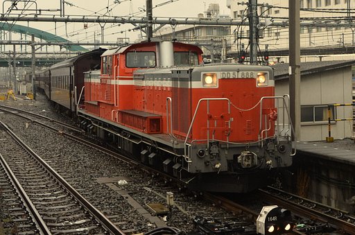 ＤＤ５１牽引の旧型客車列車
