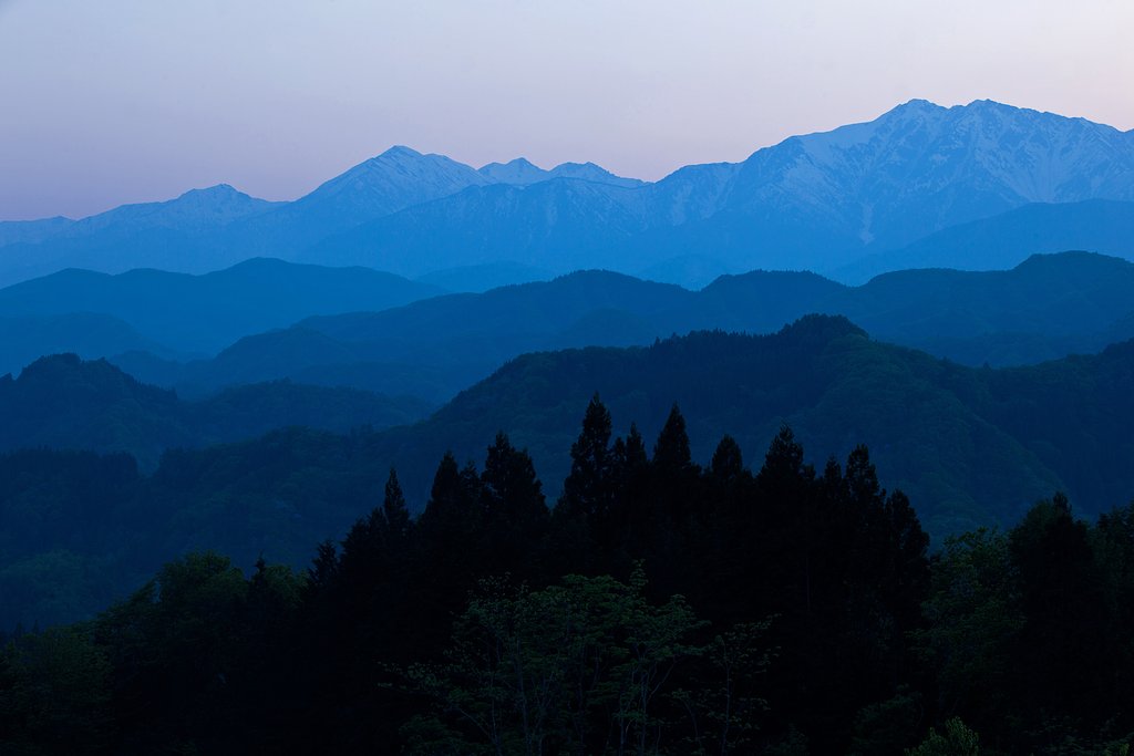 遥かなる山の連なり