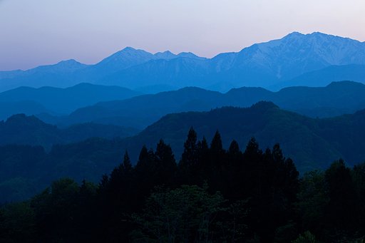 遥かなる山の連なり