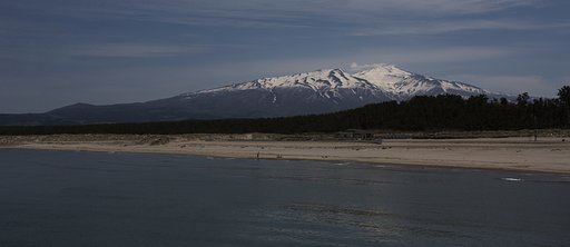 鳥海山遠望