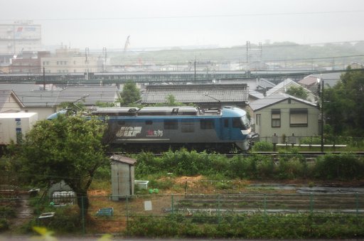 うす暗い雨の早朝