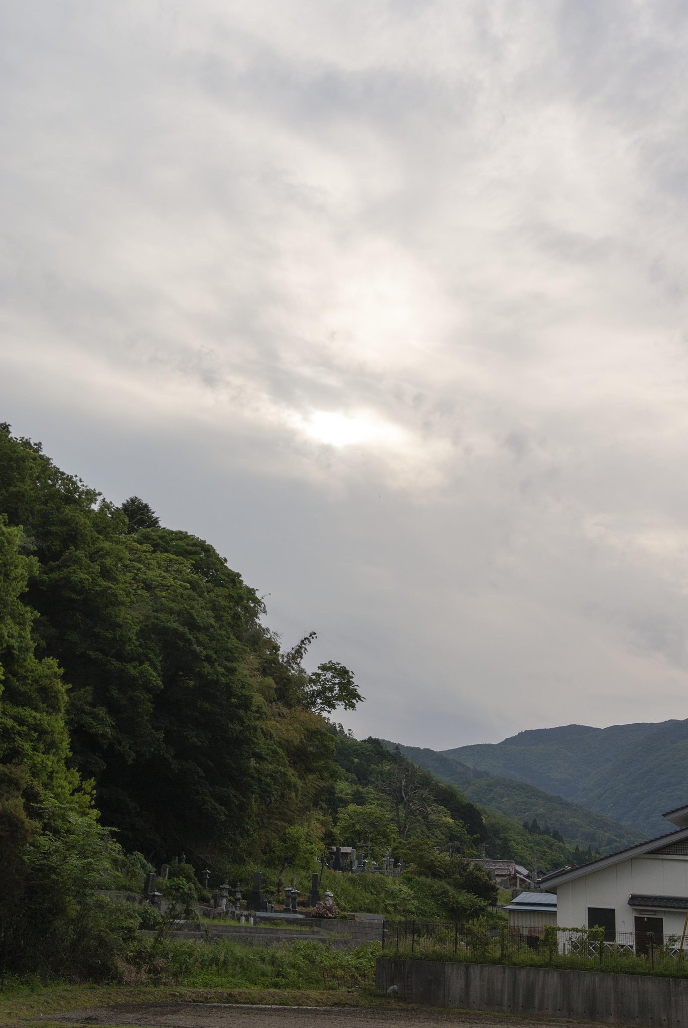 梅雨空