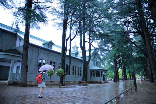季節は雨音のように