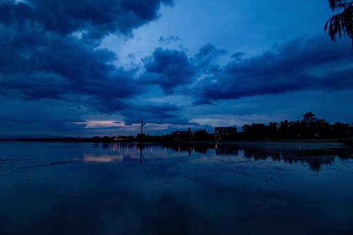 湖のほとり