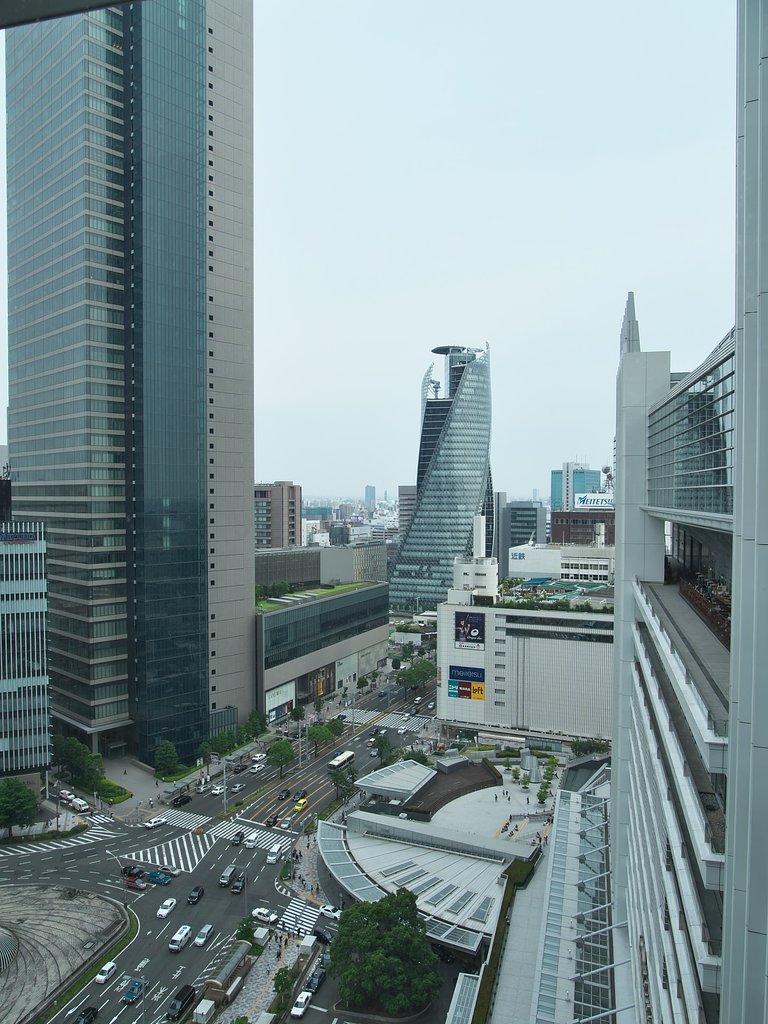 名駅前