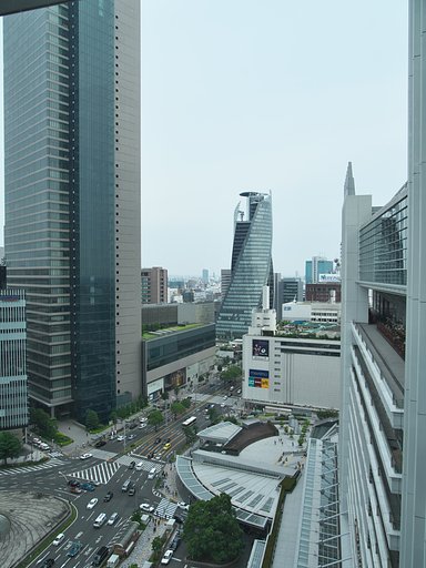 名駅前