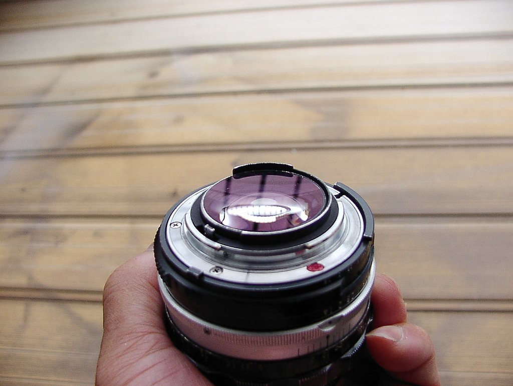 暗いときは　F1.2で