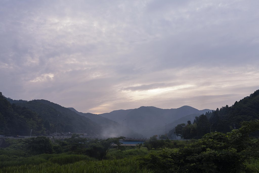 雲の多い朝