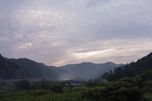 雲の多い朝
