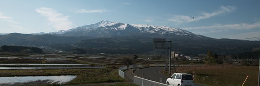 鳥海山遠望