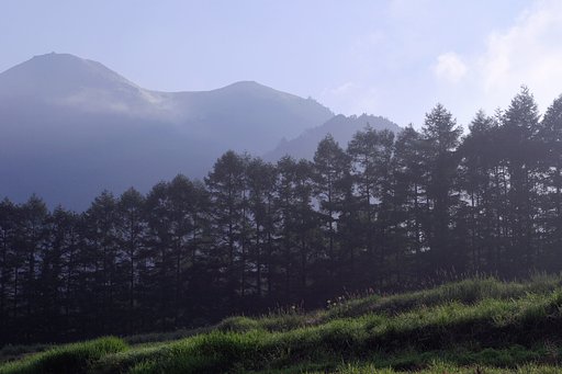 朝靄あがる