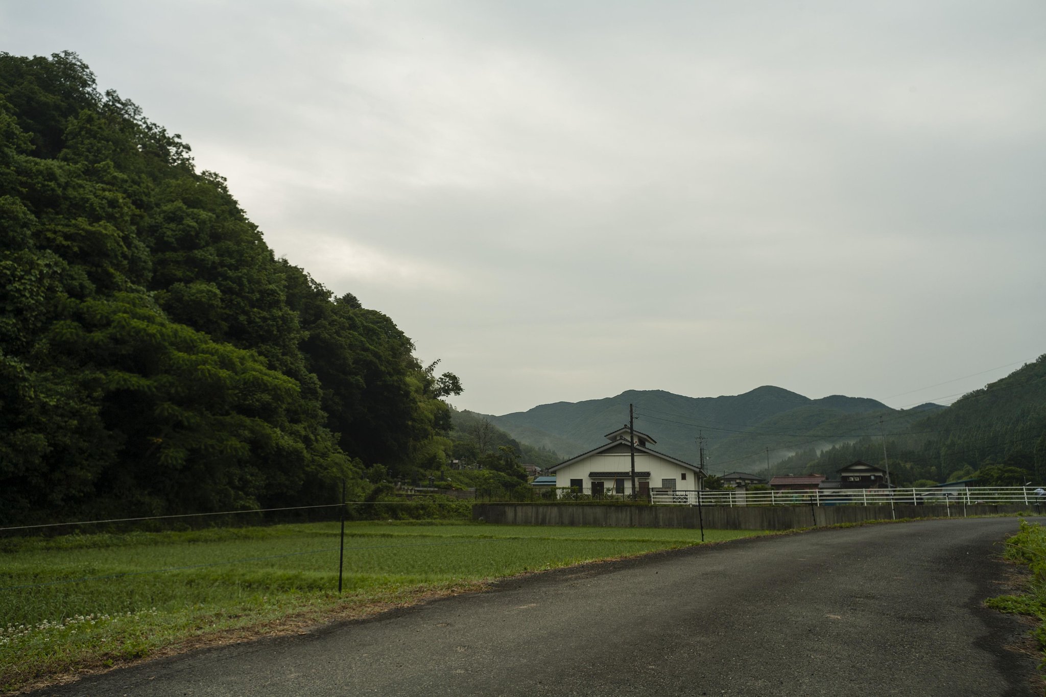 梅雨空