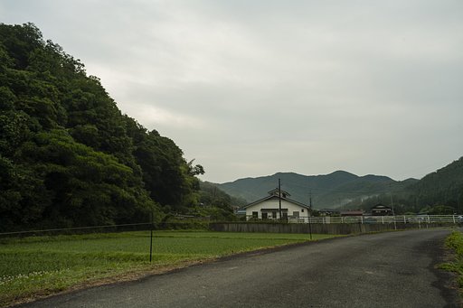 梅雨空