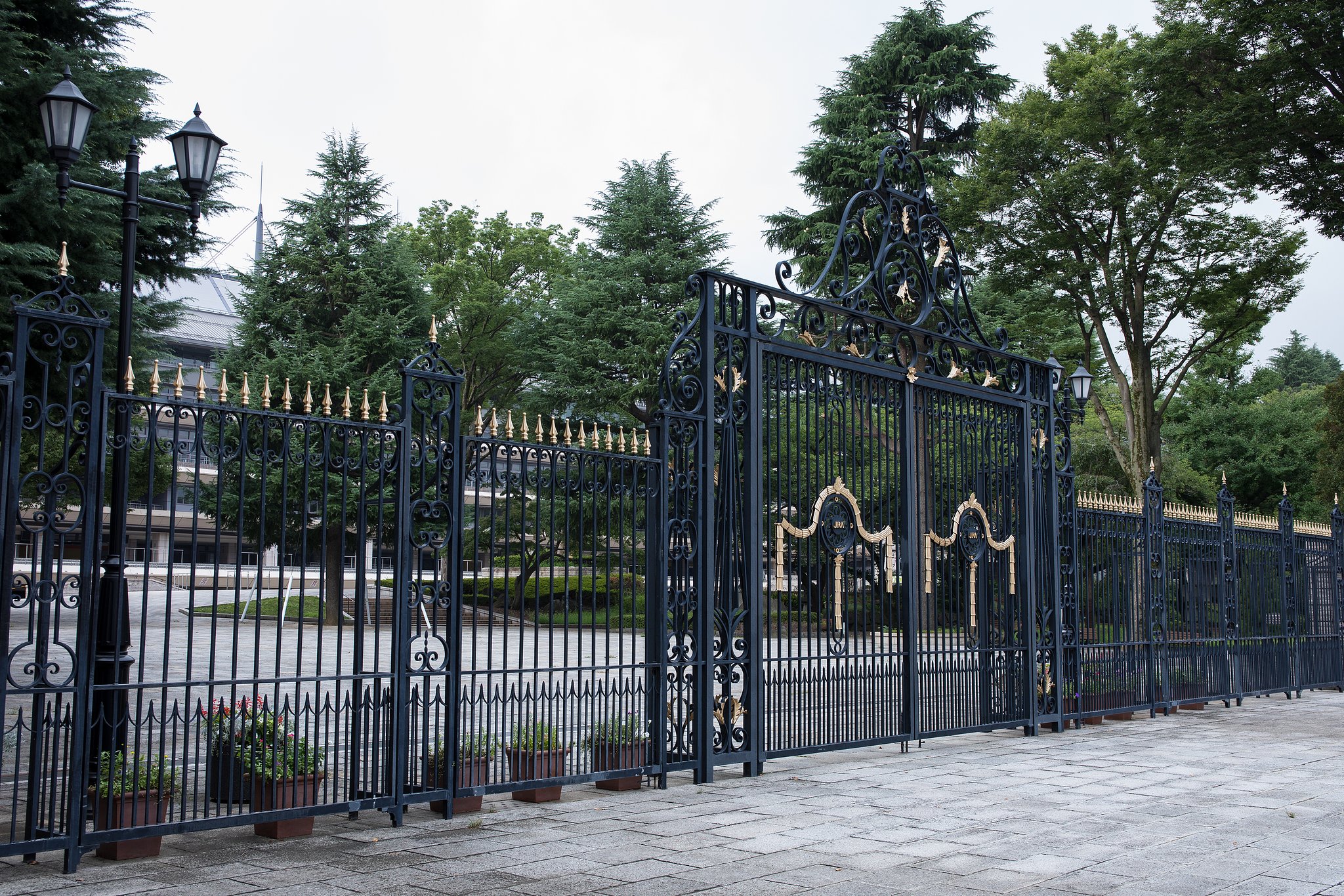 東京競馬場正門