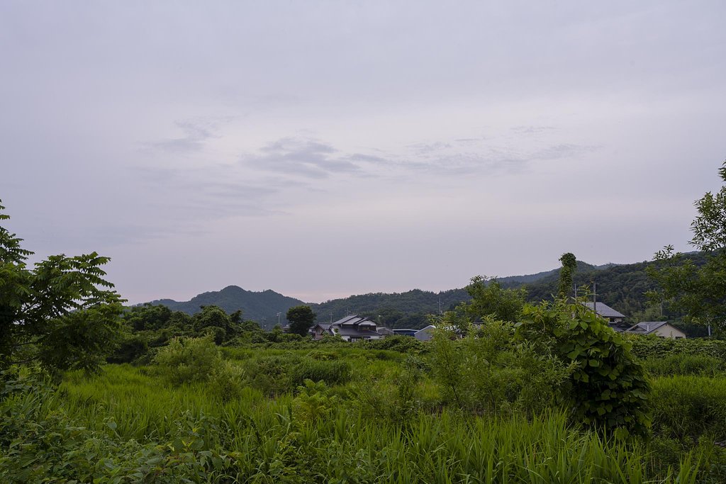 河原と曇り空