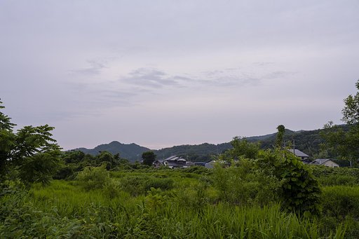 河原と曇り空