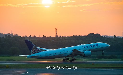 アスファルトに写る夕日からTAKE OFF
