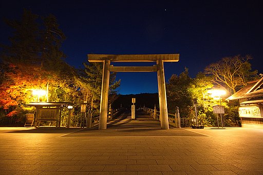 薄明の伊勢神宮