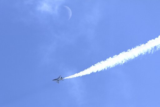 お月様とBlue Impulse