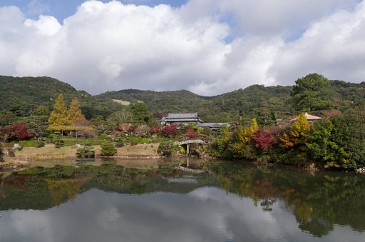 SIGMA 17-50mm F2.8 EX DC HSM 