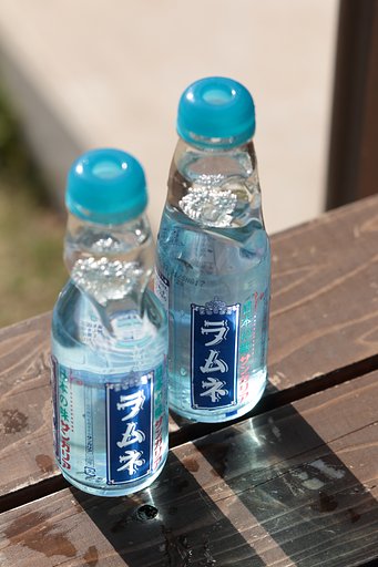 ラムネビンの透過光
