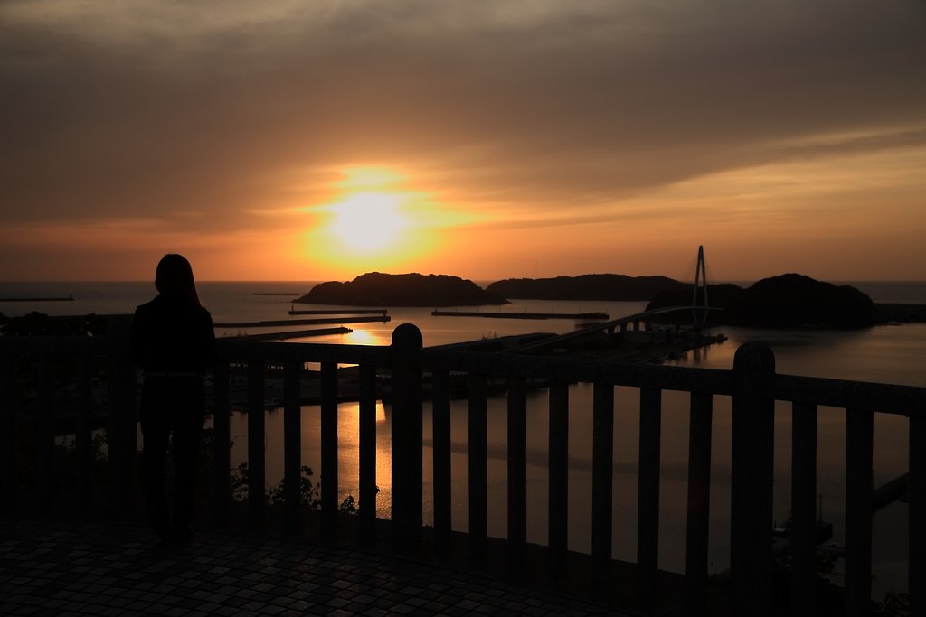 夕景の女
