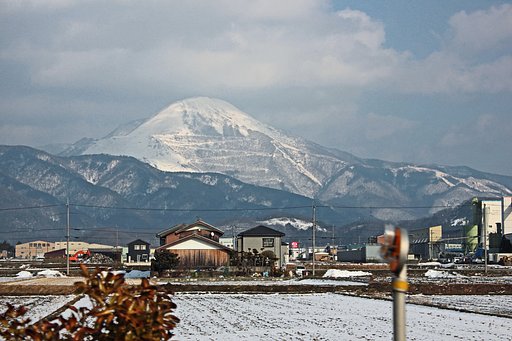 車窓「伊吹山」
