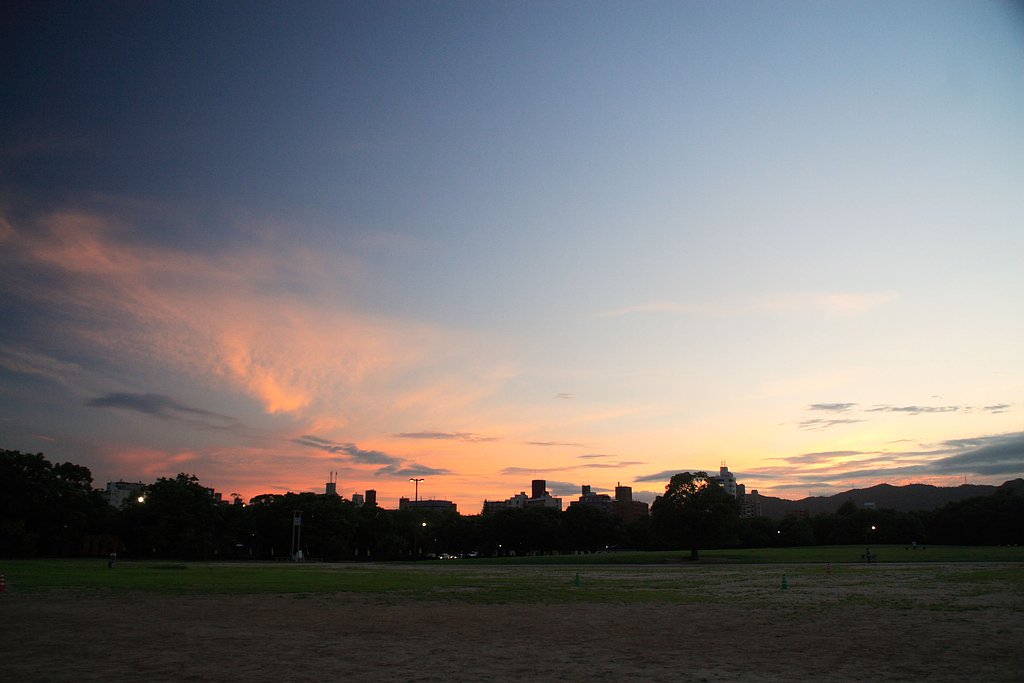 夕焼け空遠く