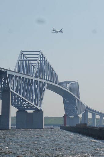 ✈
