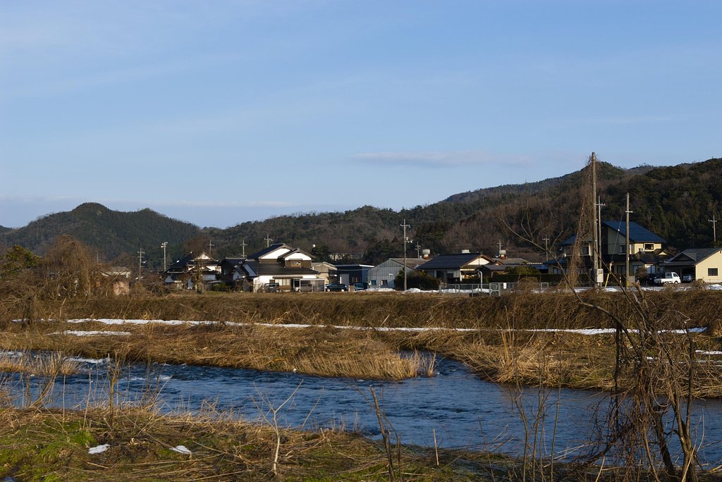 蒲生川と岩井部落の上