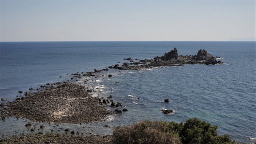 真鶴半島、三ツ石