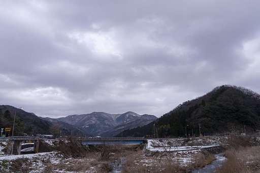 雪がチラチラ。