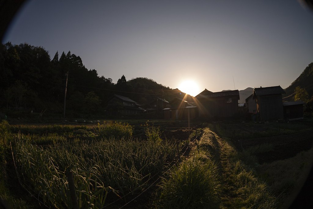 快晴の朝日の出。